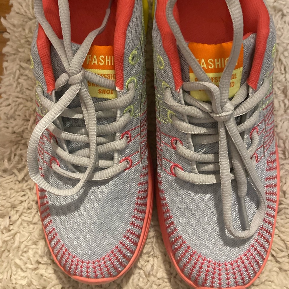 Sneakers women’s size 7.5